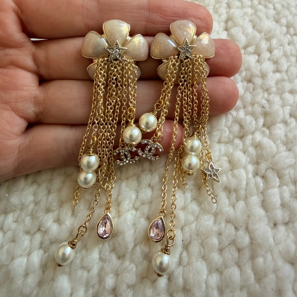 Chanel Pearl & Crystals Pendant Earrings 🌸✨ - Picture 9 of 12